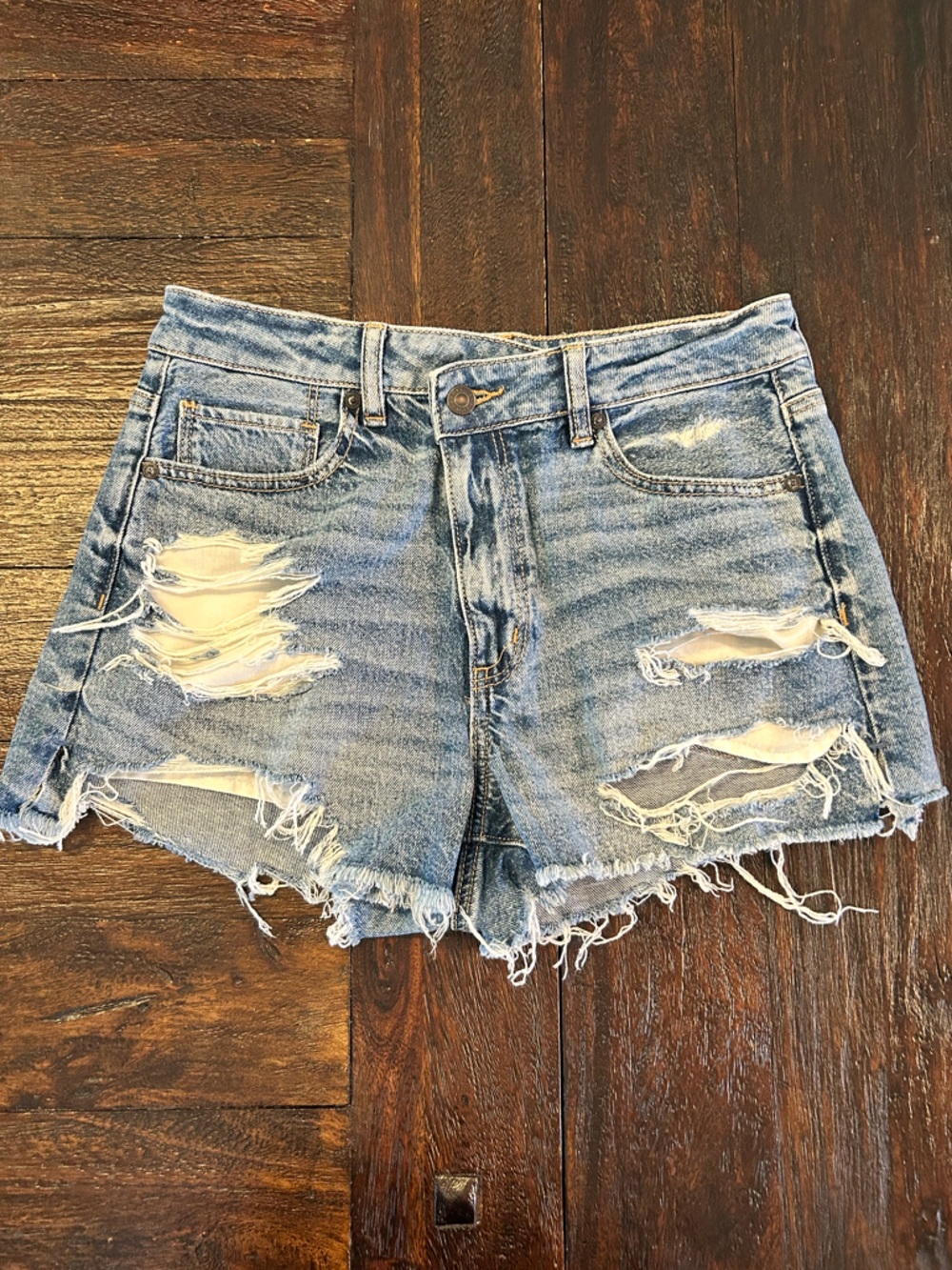 American Eagle Outfitters Strigid Mom Light Blue Distressed Denim Jean Shorts - Picture 3 of 10